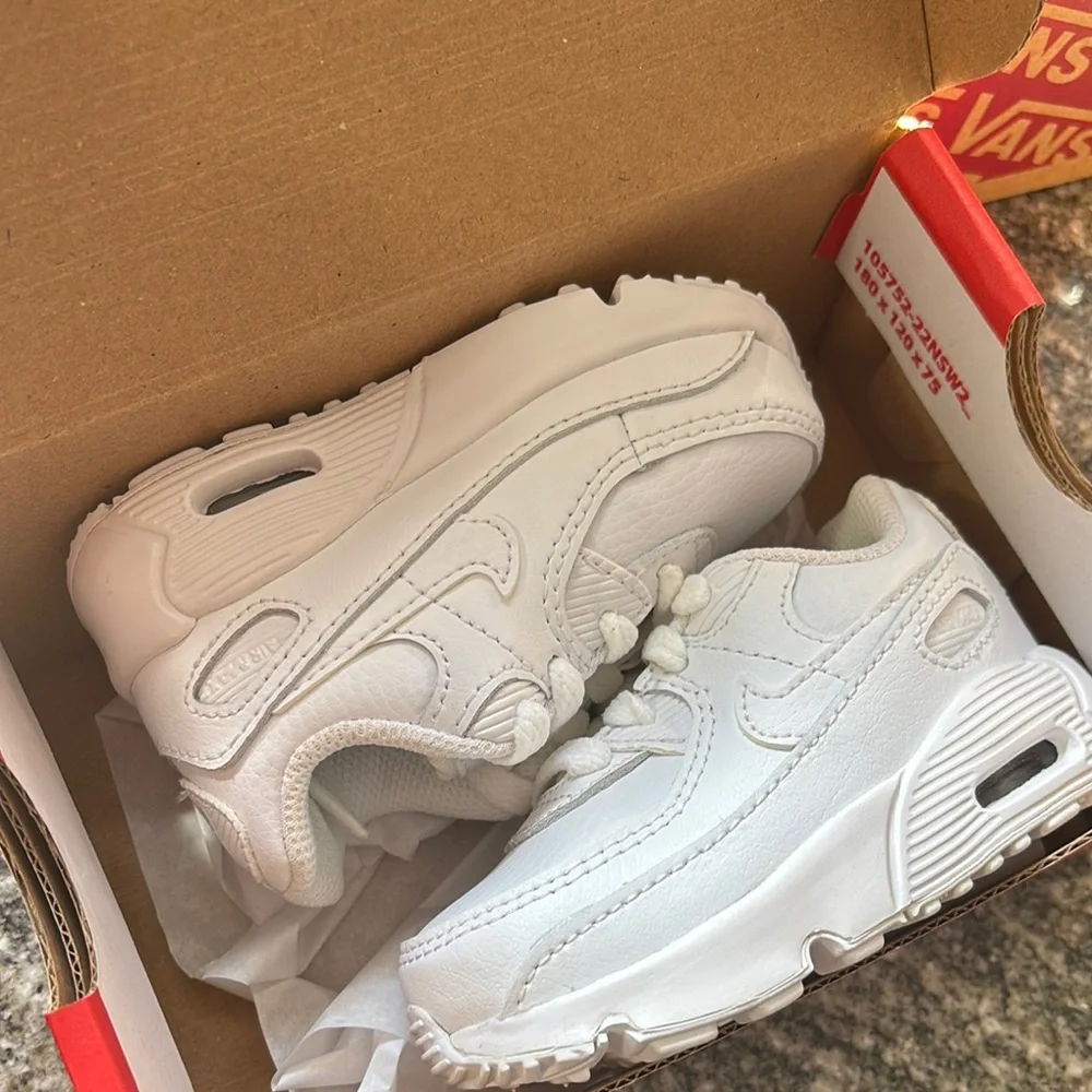 NEW Nike Air Max - Size 4 toddler - Picture 4 of 5